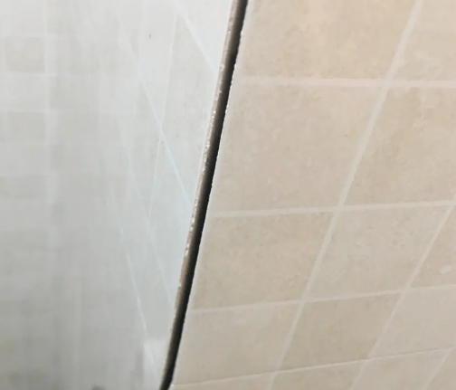 长沙瓷砖空鼓维修公司分享阳台瓷砖脱落的修复过程可以分为以下几个步骤
