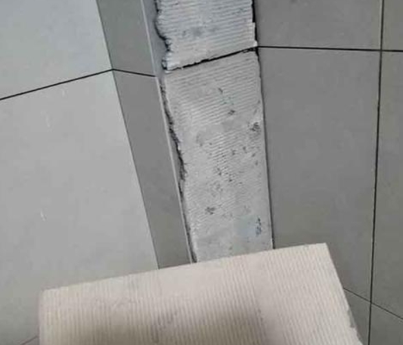 长沙瓷砖空鼓维修公司分享下厨房瓷砖脱落的补救措施。